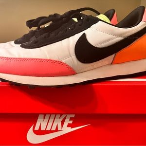Nike Daybreak “Sunset” athletic shoes with box